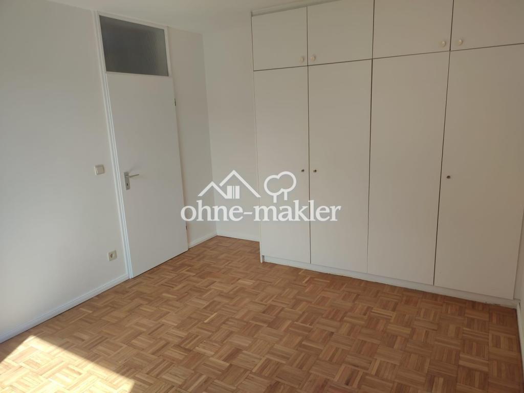 Zimmer mit Eibauschrank