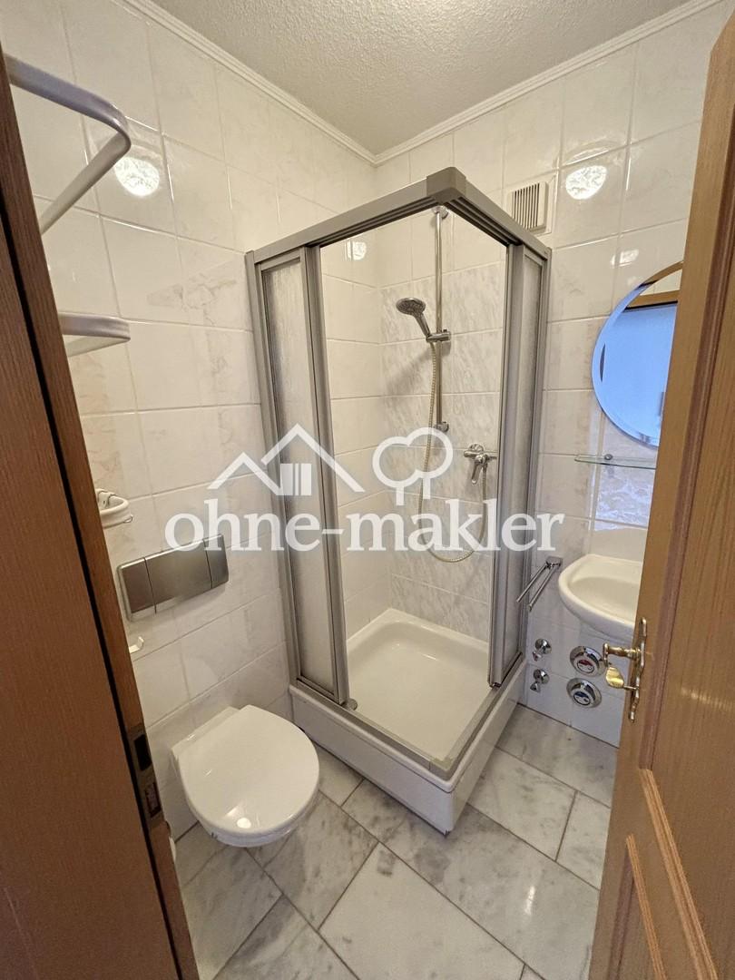 Badezimmer mit Dusche