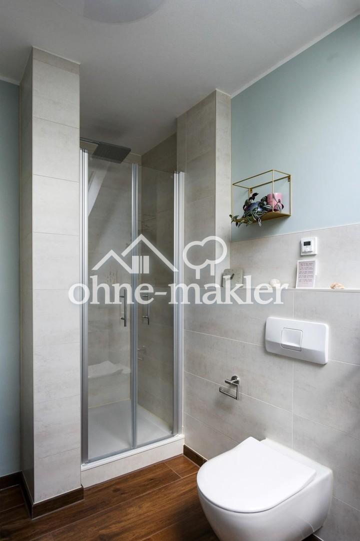 Bad unten Dusche