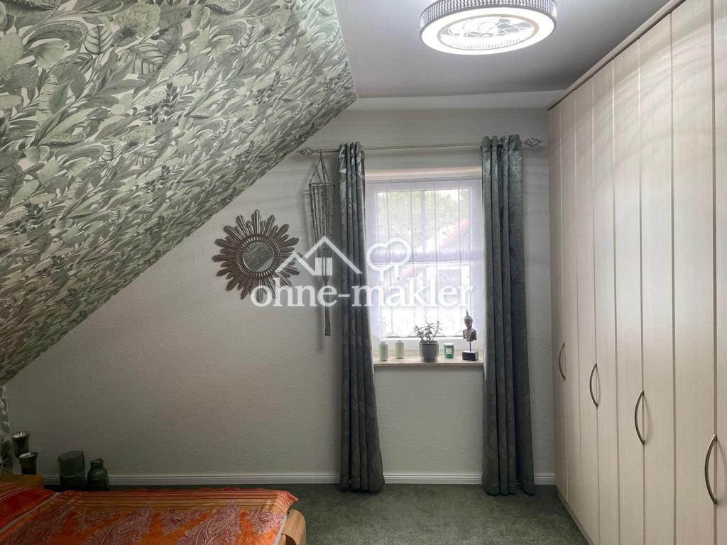 Schlafzimmer - DG