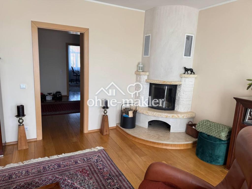 Wohnzimmer mit Kamin