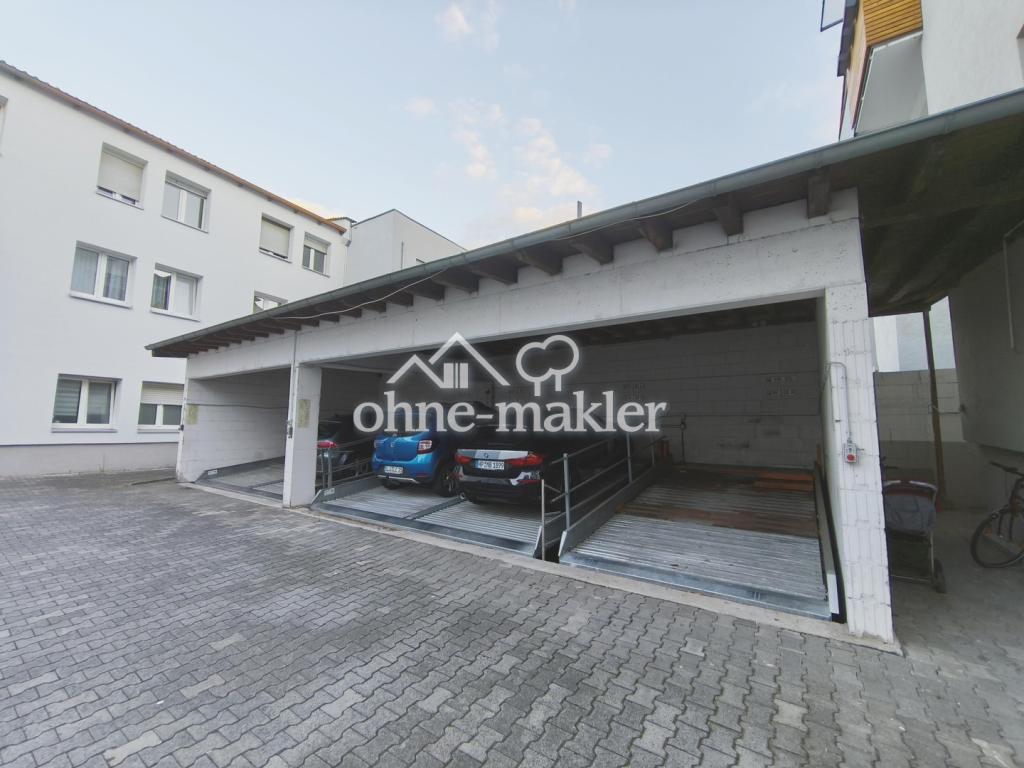 Doppelparker im Hof