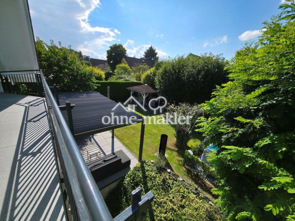 Blick vom Balkon in den Garten
