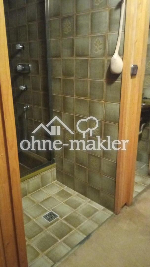 Dusche im UG neben d. Sauna