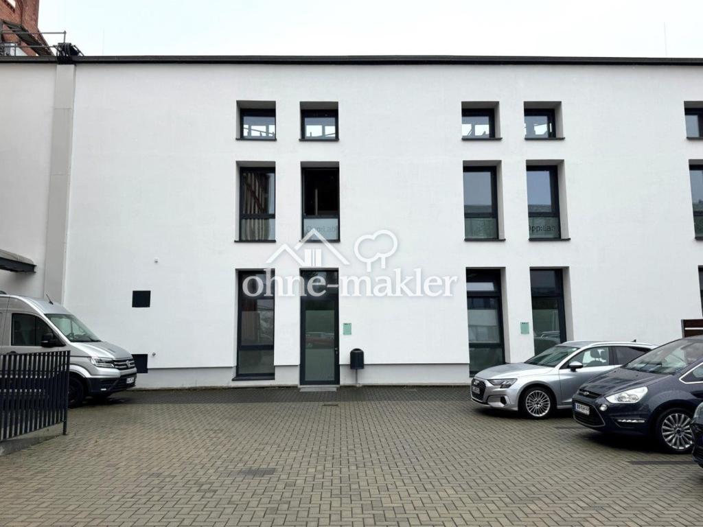 Eingang B0 - 17 und B0 - 16