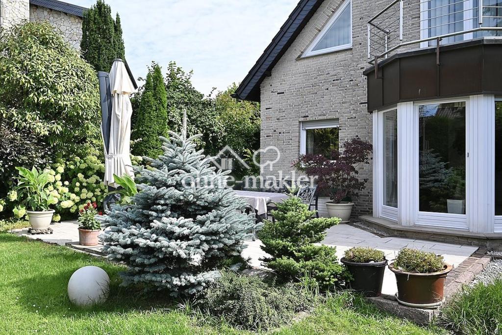 Blick auf Haus und Terrasse