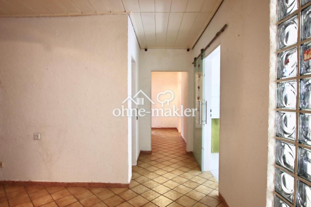 Flur mit Blick in Schlafzimme