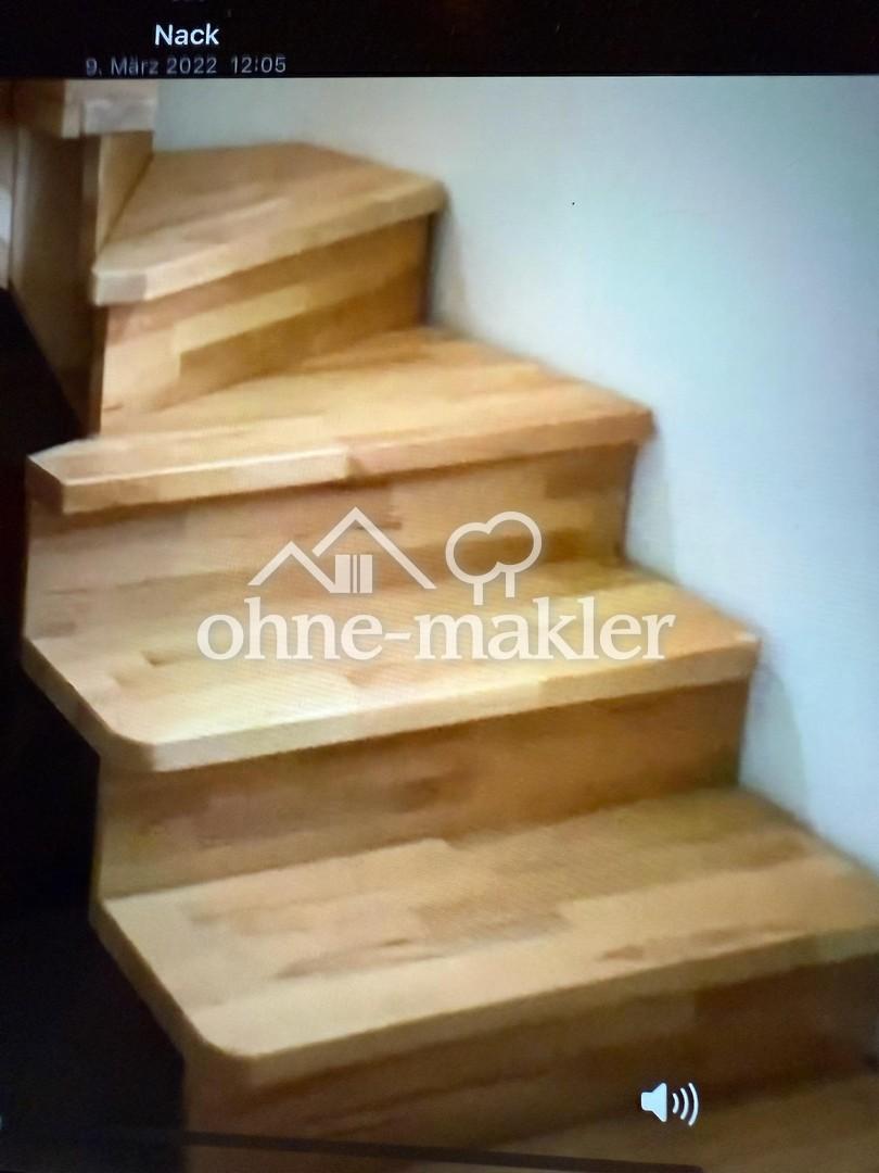 Holztreppe zum DG