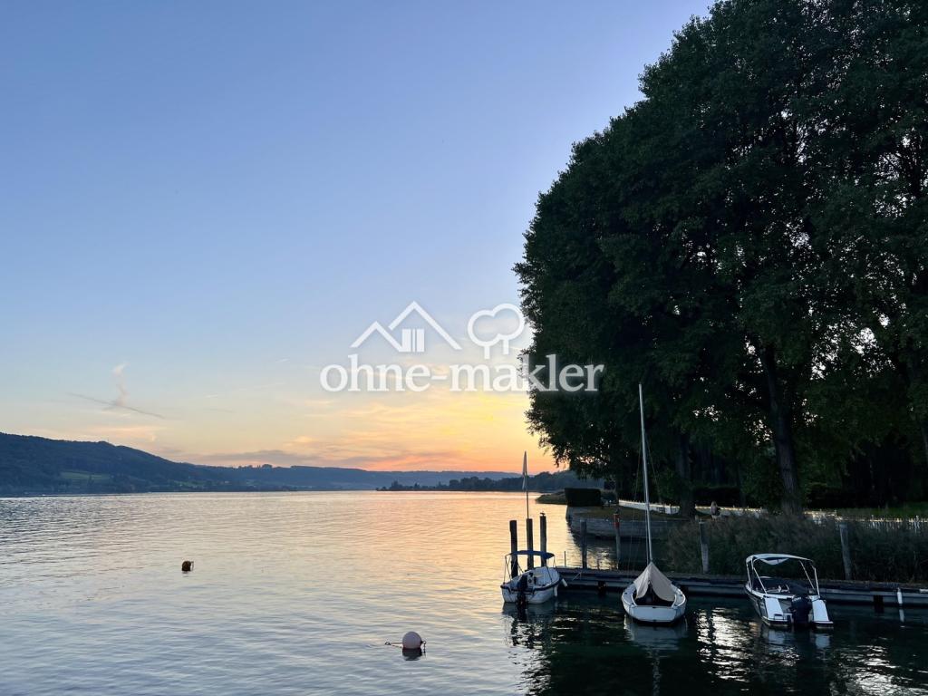 Sonnenuntergang am Seeufer