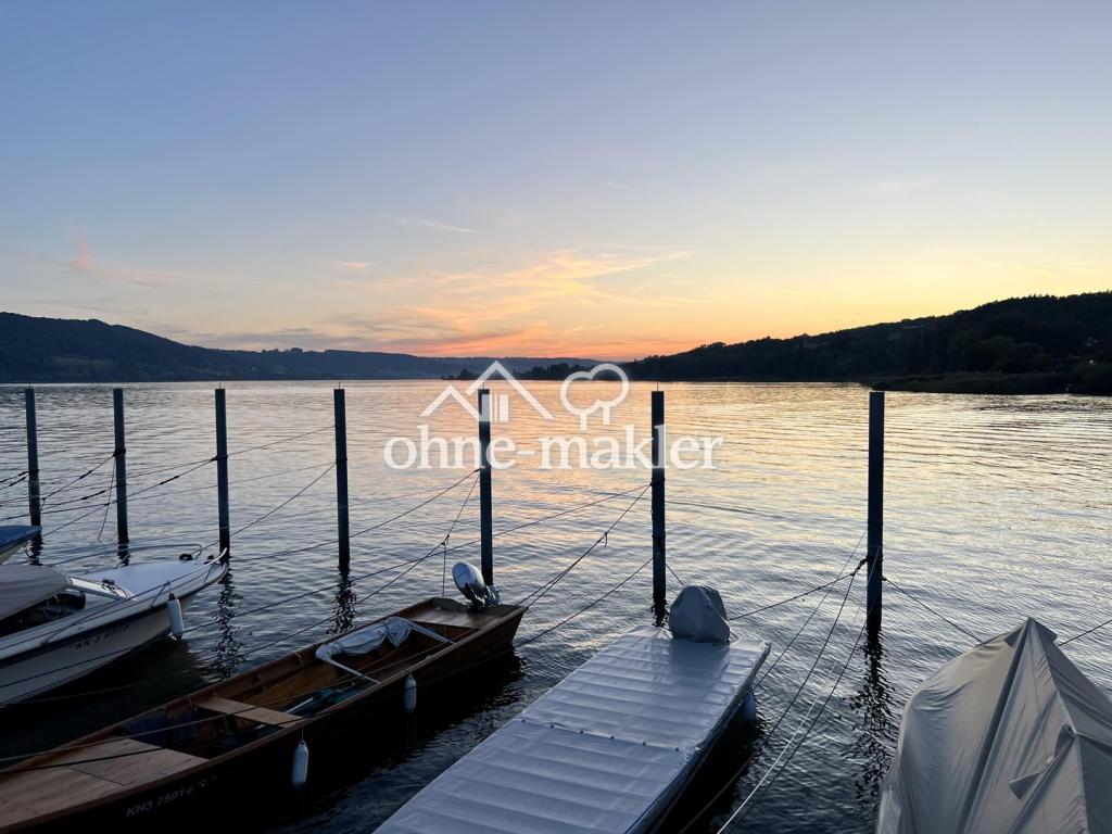 Sonnenuntergang am Seeufer