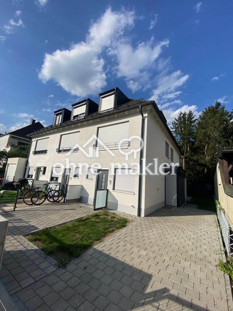 Blick aufs Haus von der Straße