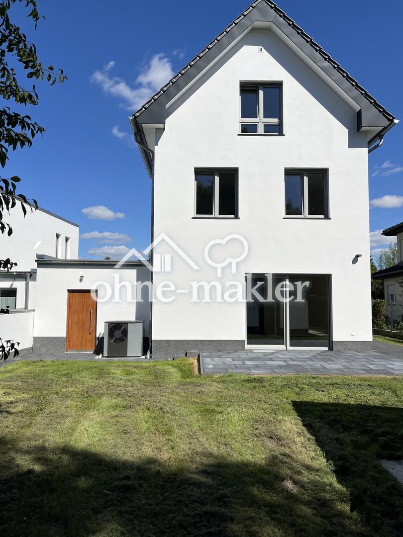 Gartenseite West mit Terrasse