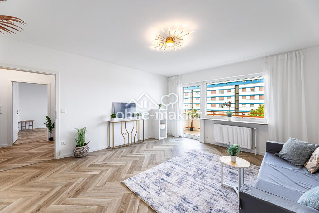 Wohnzimmer mit Balkon
