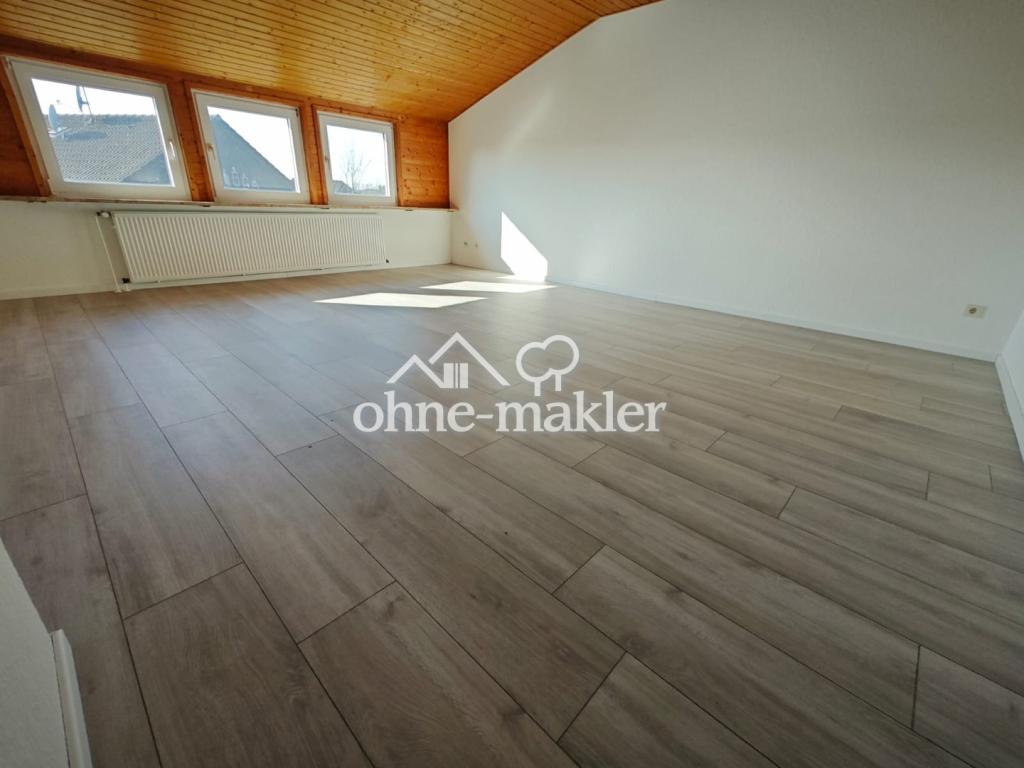 Wohnzimmer ca. 4,8 x 5,8 m