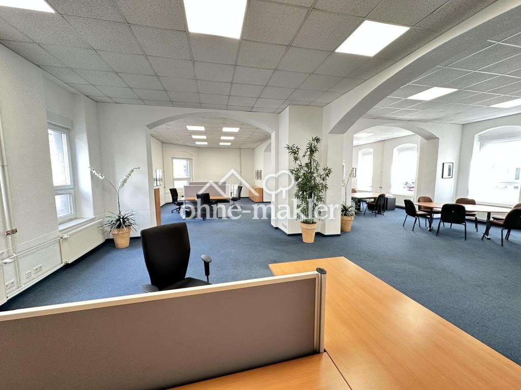Großes Büro + LED Beleuchtung