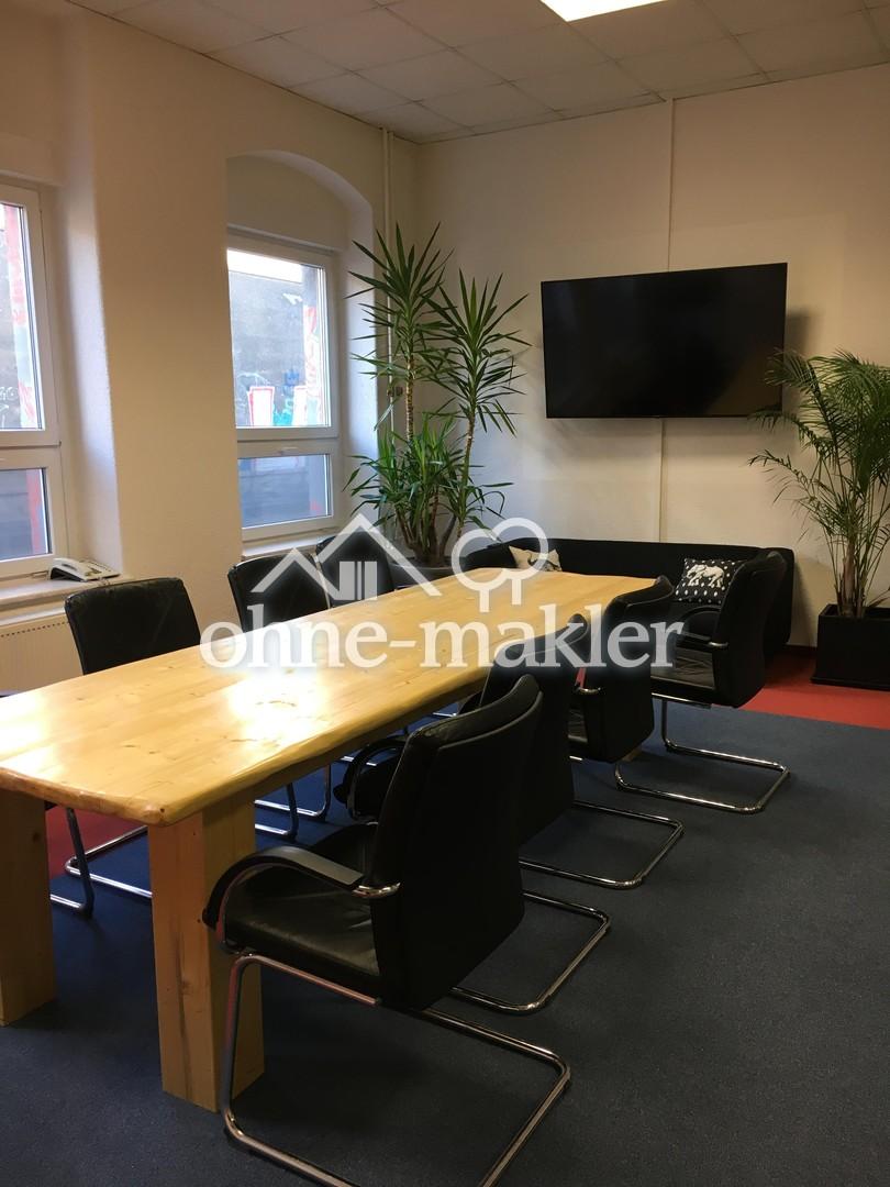 Meetingraum mit Fernseher