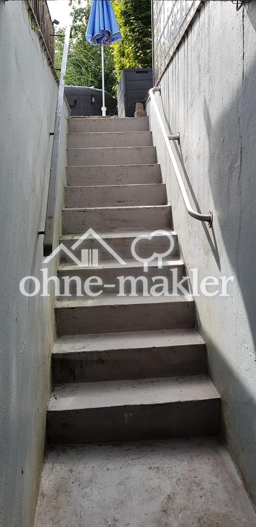 Treppe vom Keller zum Garten