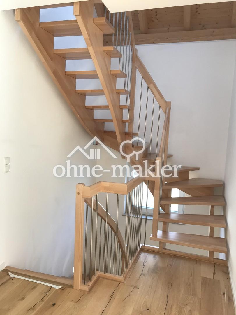 Massiv-Treppe in Buche
