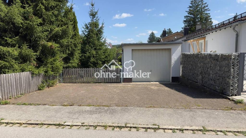 Einzelgarage + 2 Stellplätze