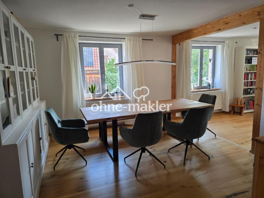 Esszimmer mit Blick zum Wohnzi