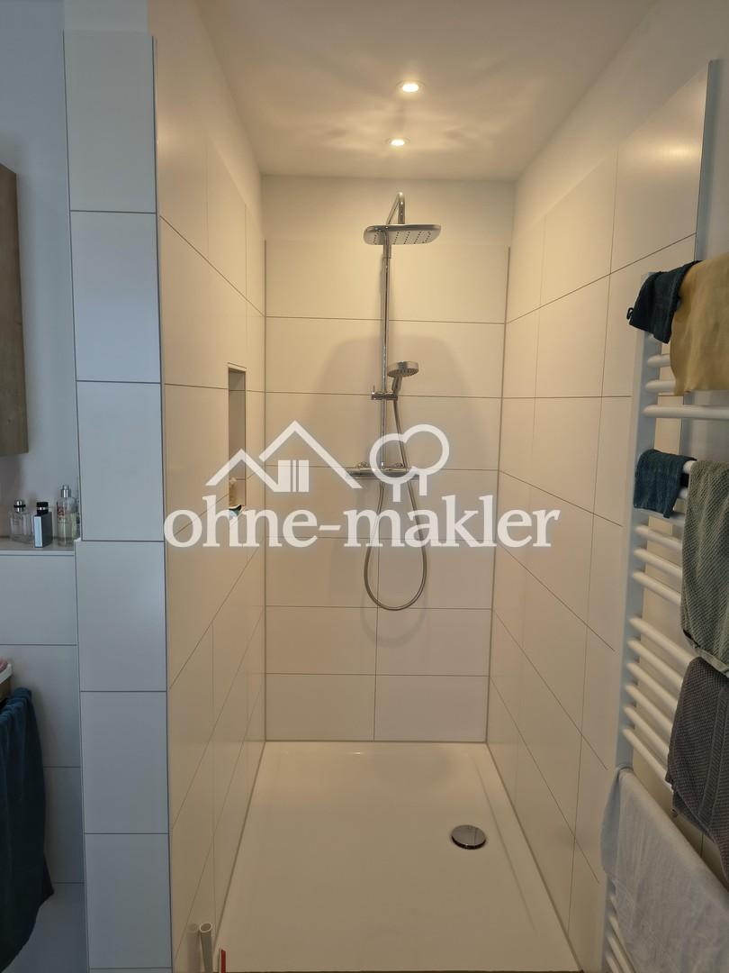 Dusche mit Regendusche - EG