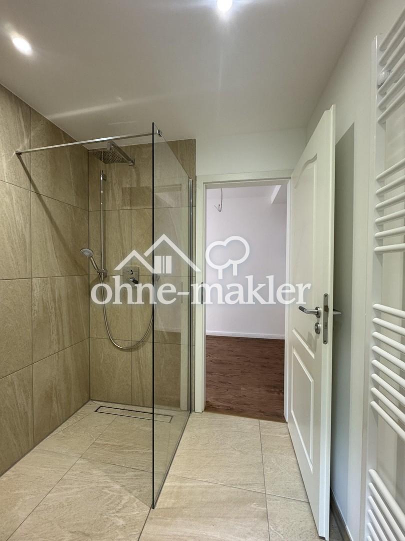 Modernes Badezimmer