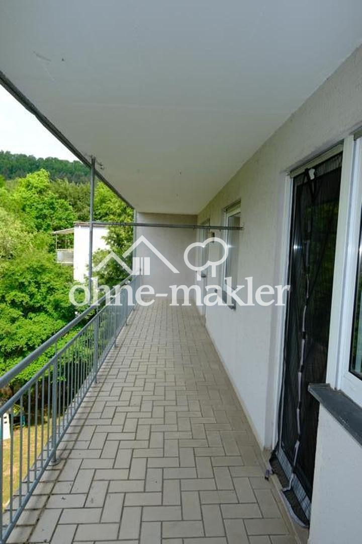 großer Balkon überdacht