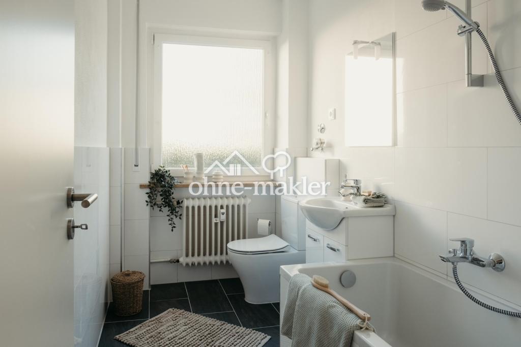 Bad mit Badewanne