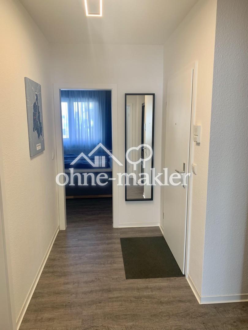 Flur Richtung Bad/Schlafzimmer