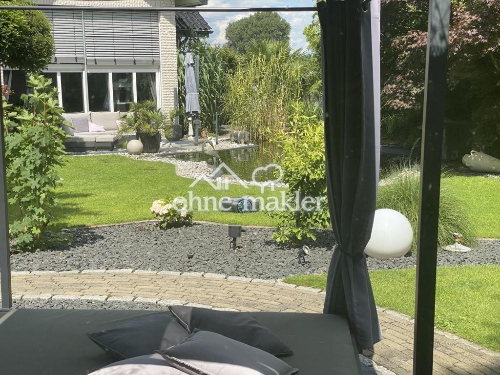 Blick von der Sauna in Garten