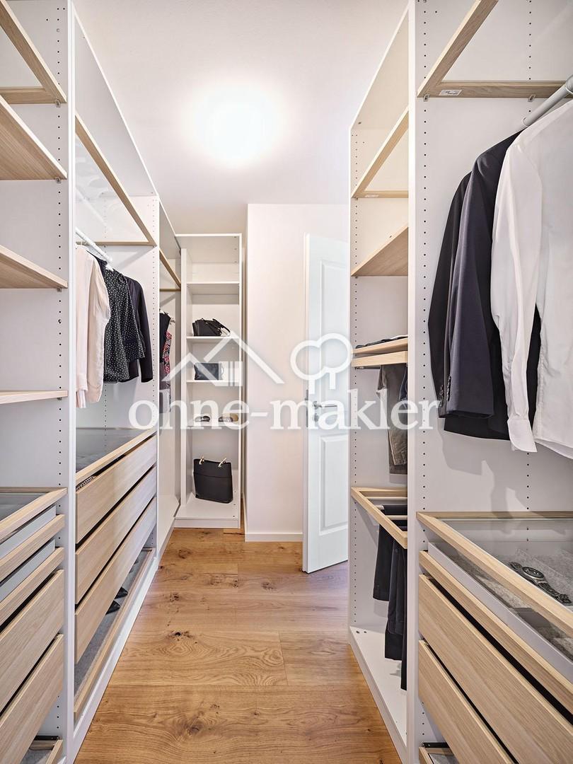 Begehbarer Kleiderschrank