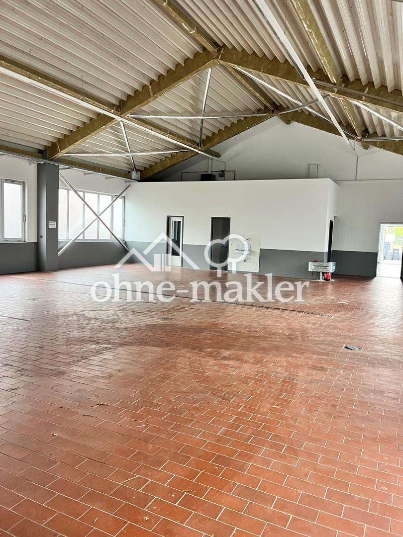 Halle von den Garagen gesehen