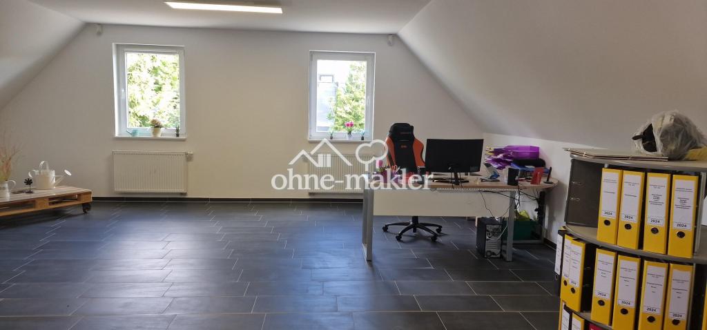 Lager / Büro im OG