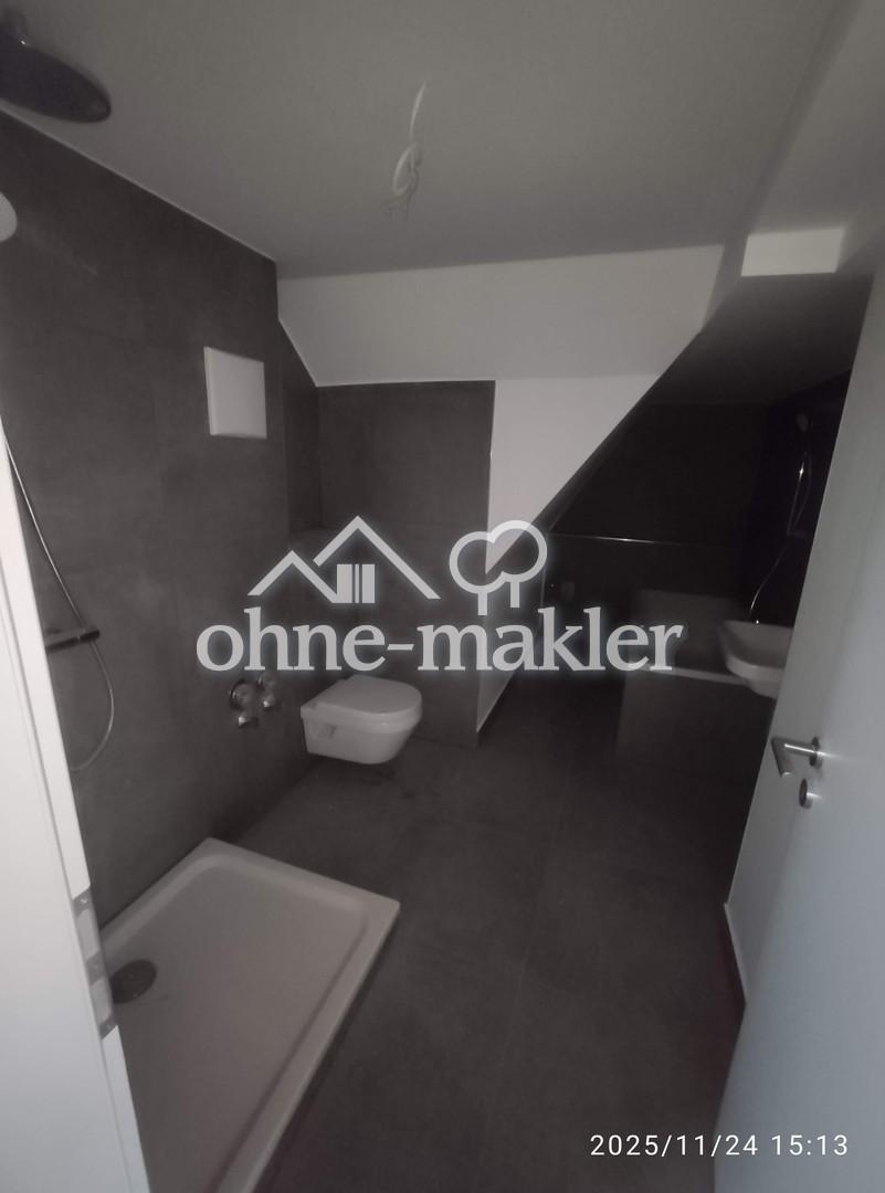 Exklusives Wohnen nach Sanierung: Helle 3-Zimmer-DG-Wohnung mit Balkon & Parkett in Schnaittach - Foto 3