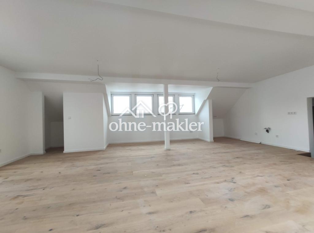 Exklusives Wohnen nach Sanierung: Helle 3-Zimmer-DG-Wohnung mit Balkon & Parkett in Schnaittach - Foto 2