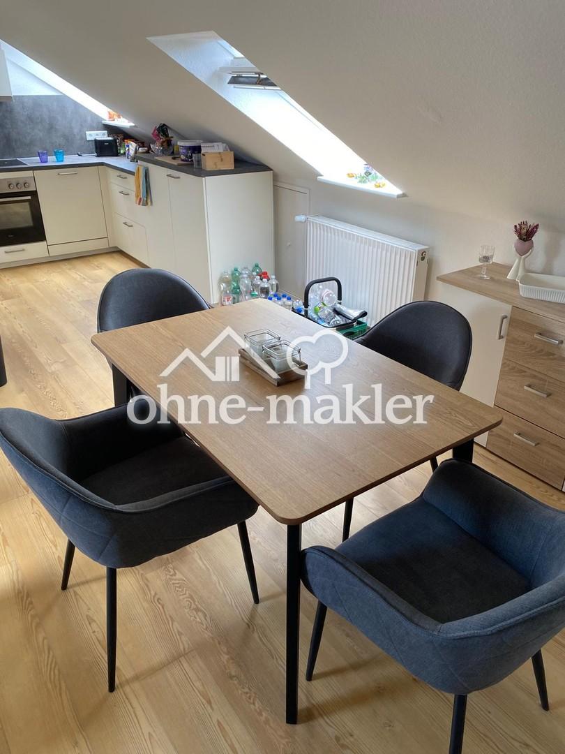 2 Zimmer in teilmöblierter Dachgeschosswohnung – renoviert & WG geeignet | mit EKB - Foto 2