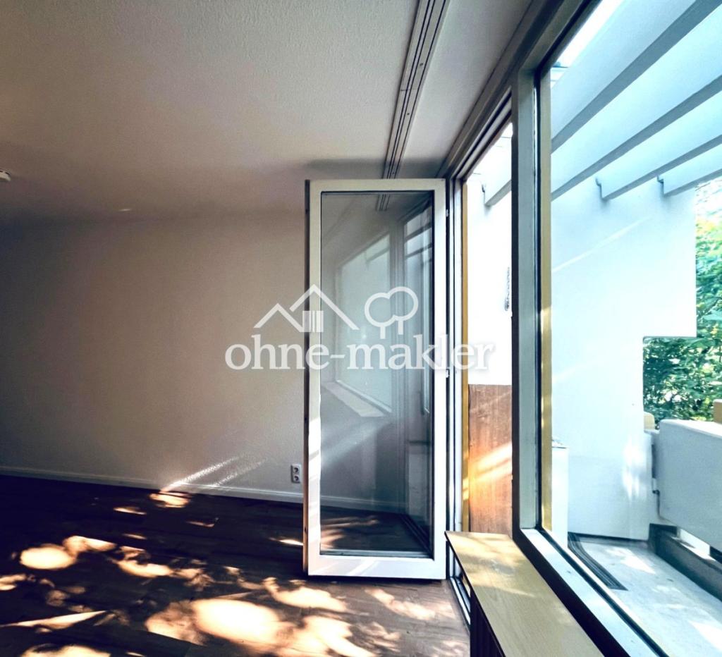 Balkon und große Fenster