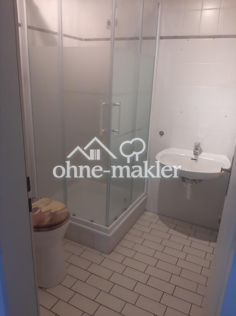 Gäste-WC mit Dusche
