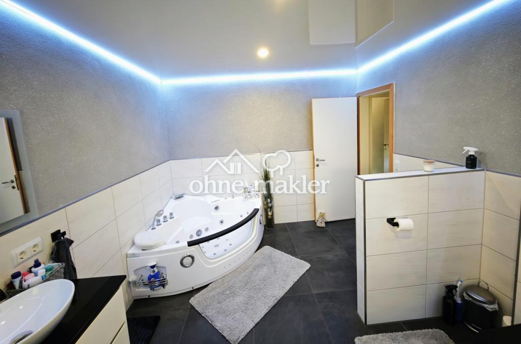 modernes Badezimmer