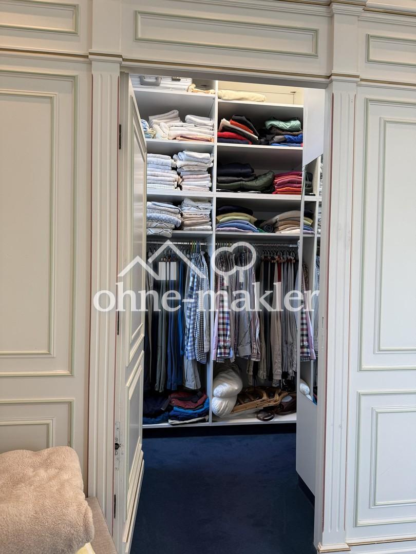 Begehbarer Kleiderschrank