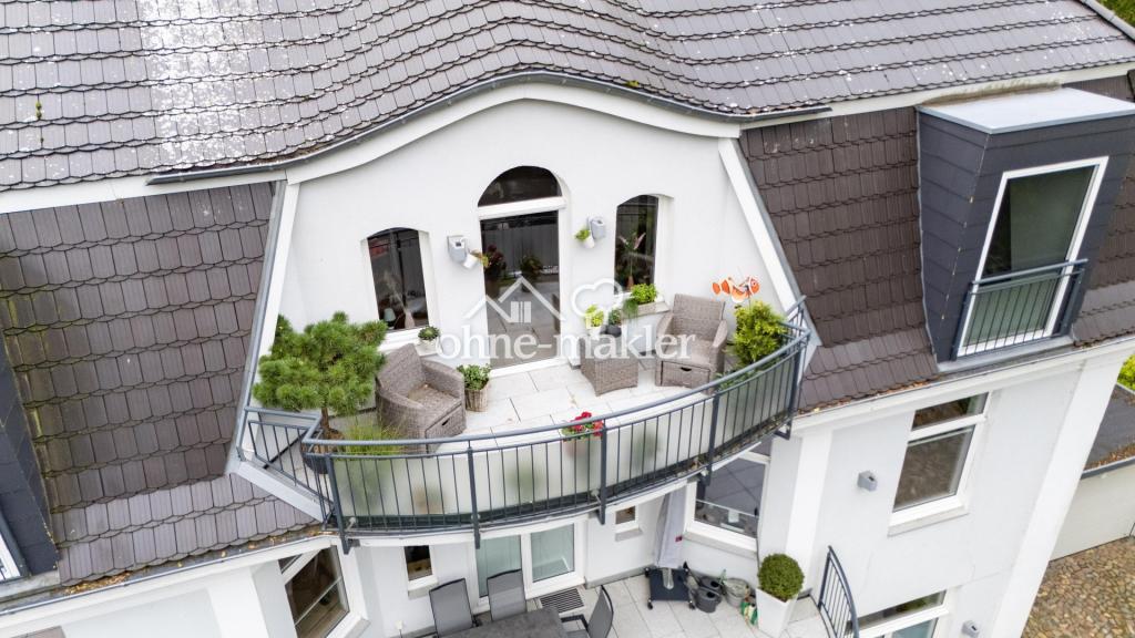 Exklusive Dachgeschosswohnung mit Schloss- und Seeblick in repräsentativer Villa - Photo 4