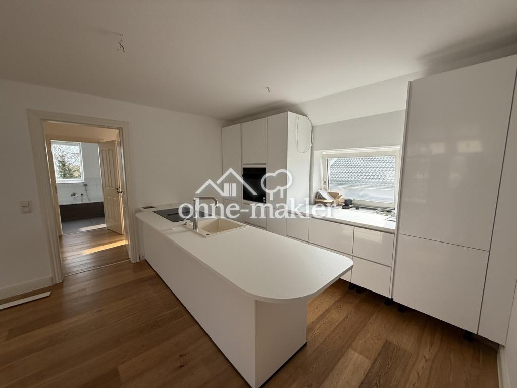 Exklusive Dachgeschosswohnung mit Schloss- und Seeblick in repräsentativer Villa - Photo 2