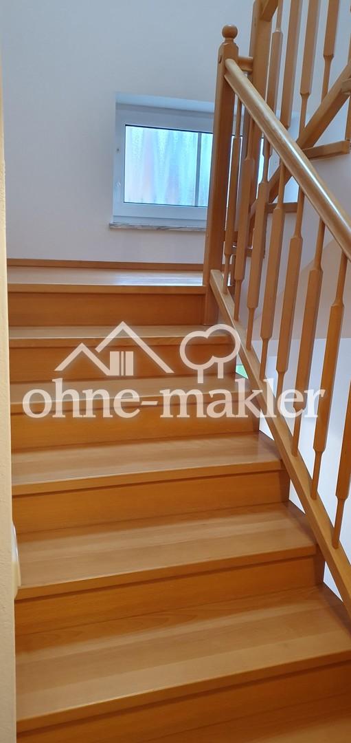 28a Massive Buchenholztreppe