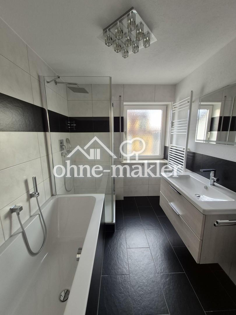 Exklusive zentrale 3,5 Zimmer Dachgeschosswohnung mit geh. Innenausstattung, Loggia und EBK - Photo 4
