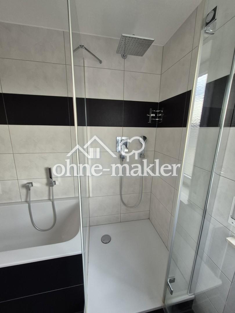 Exklusive zentrale 3,5 Zimmer Dachgeschosswohnung mit geh. Innenausstattung, Loggia und EBK - Photo 3