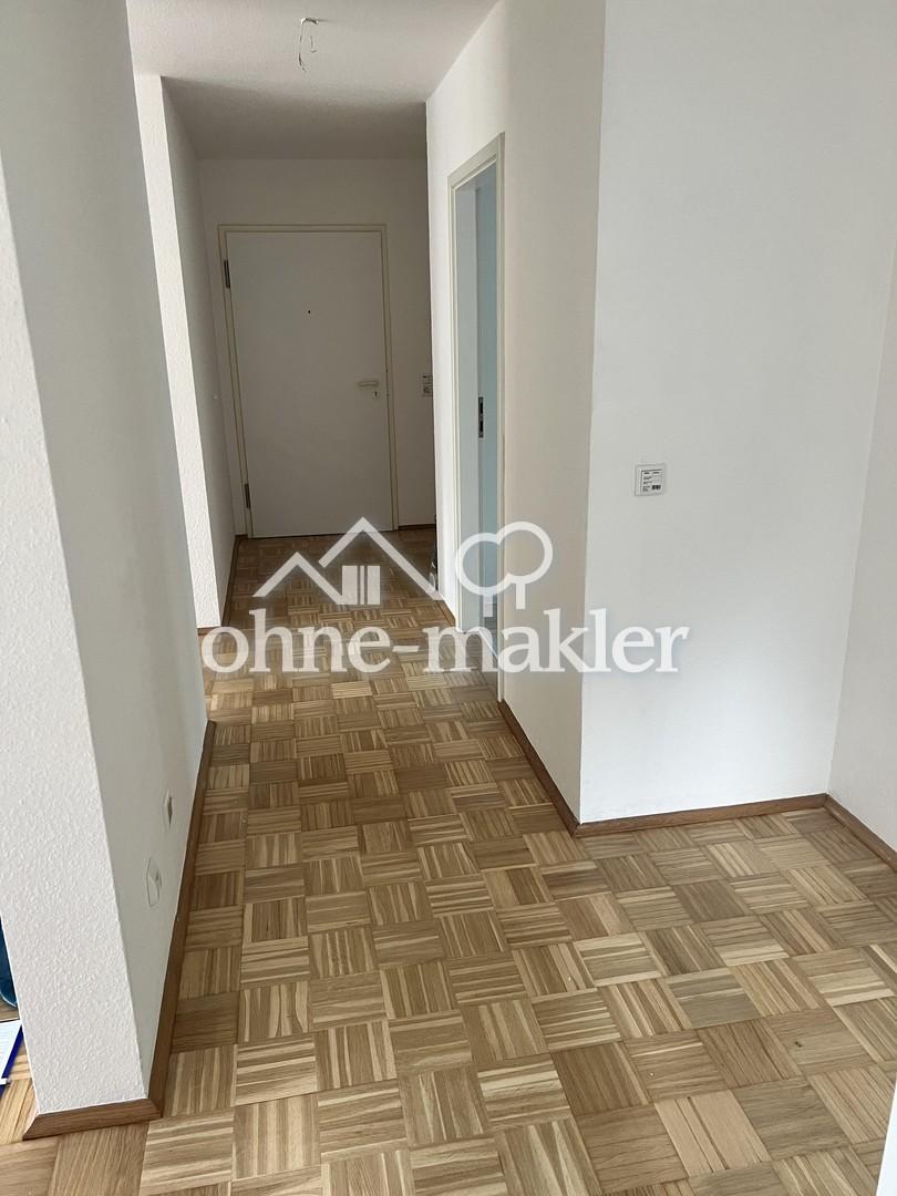 Flur mit Wohnungstür