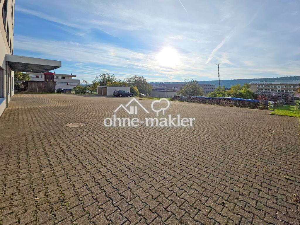 Hof- und Parkfläche