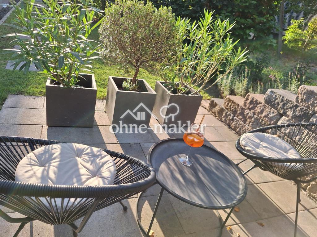 kleine Terrasse und Garten 