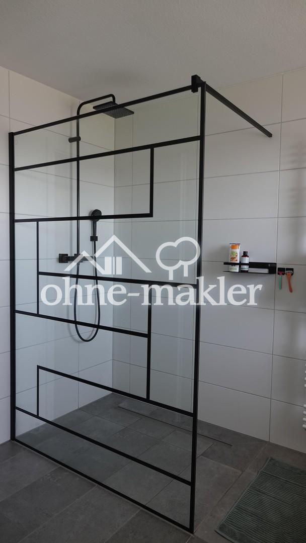 Walk-in Dusche im Bad OG
