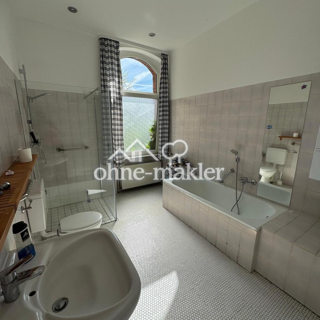 Schöne Altbau-4-Zimmer-Wohnung in Dreiparteienhaus - Photo 1
